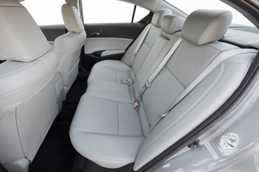 Интерьер Acura ILX (DE) 2016 года  (фото 21 из 32)